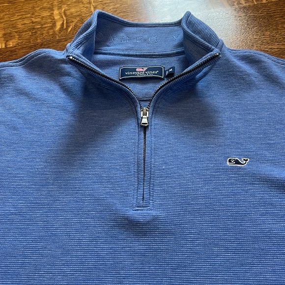 VINEYARD VINES MENS QUARTER ZIP SIZE MEDIUM - Picture 2 of 5